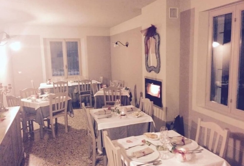 교외 호텔 La Finestra Sul Po  Agriturismo