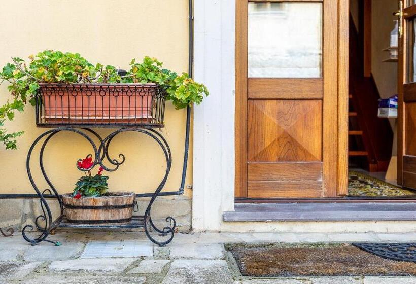 Пансион Affittacamere Is Coronas