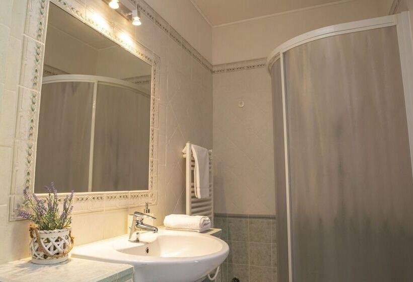 پانسیون Cape House