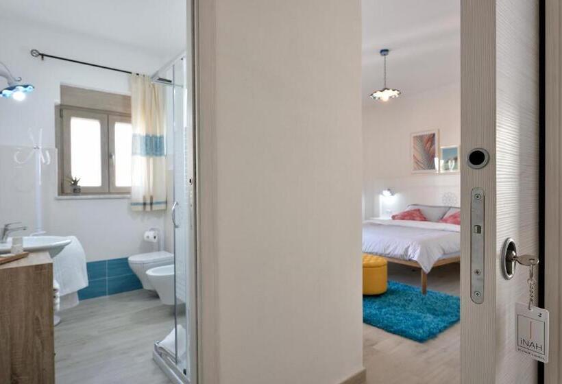 פנסיון Inah Rooms