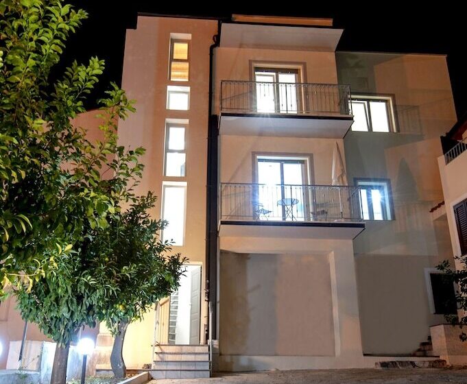 פנסיון Inah Rooms