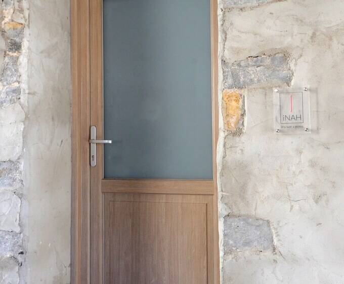 פנסיון Inah Rooms