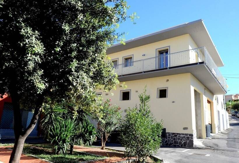 פנסיון Inah Rooms