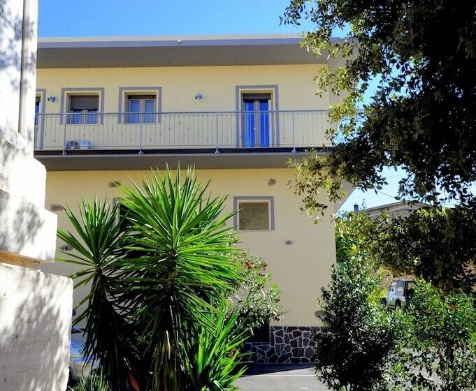 פנסיון Inah Rooms