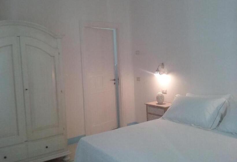 تختخواب و صبحانه Trullitria Rooms