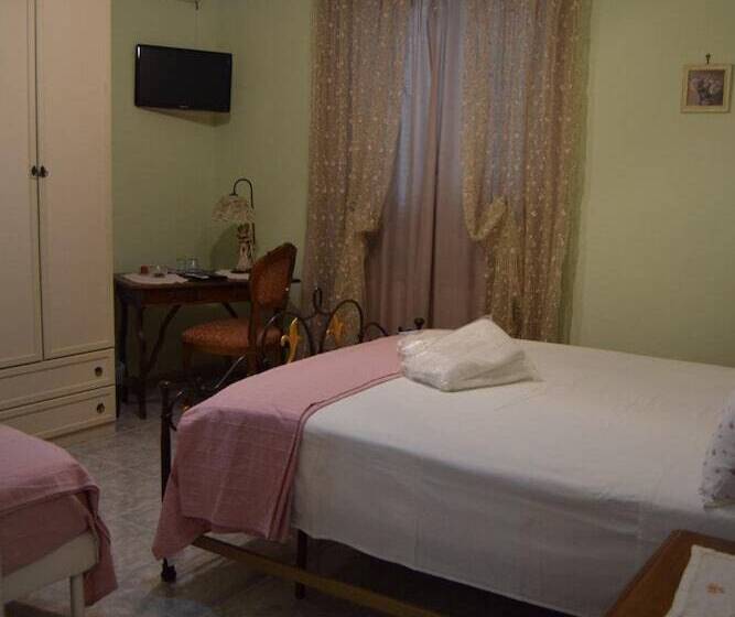 ベッドアンドブレックファースト Bed&breakfast Degli Ulivi