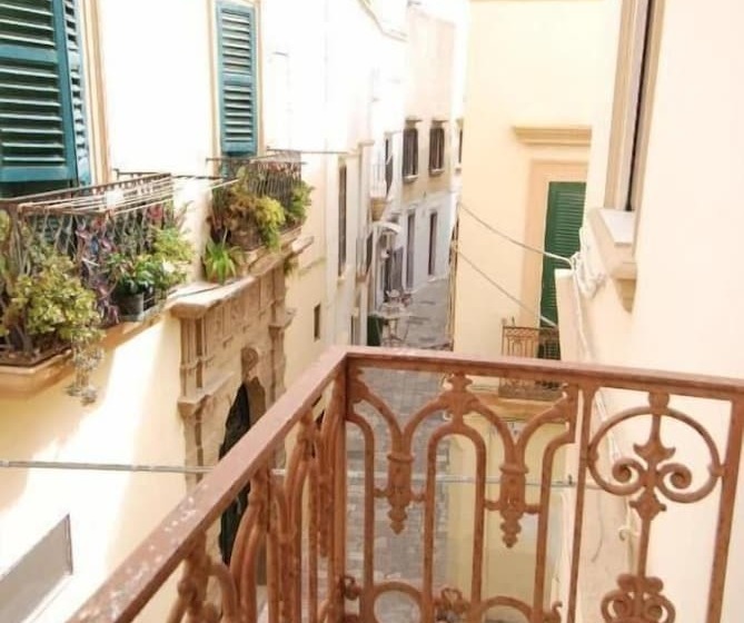 צימר Centro Storico Rooms