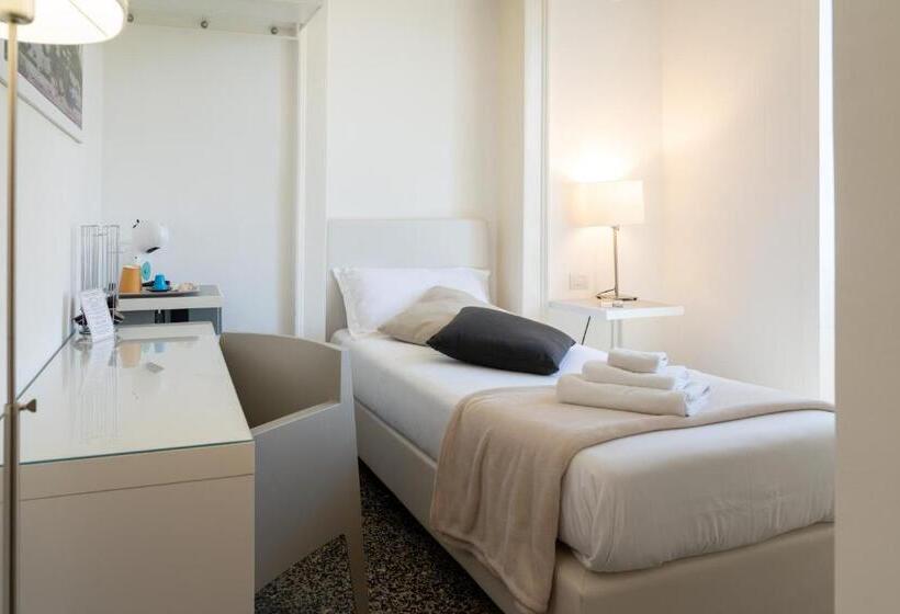 تختخواب و صبحانه Le Stanze Di Piazza Cairoli