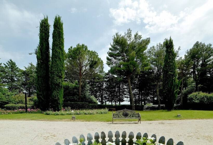 مبيت وإفطار Villa Lupo