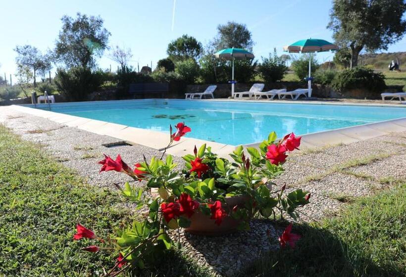 فندق ريفى Agriturismo Tinti