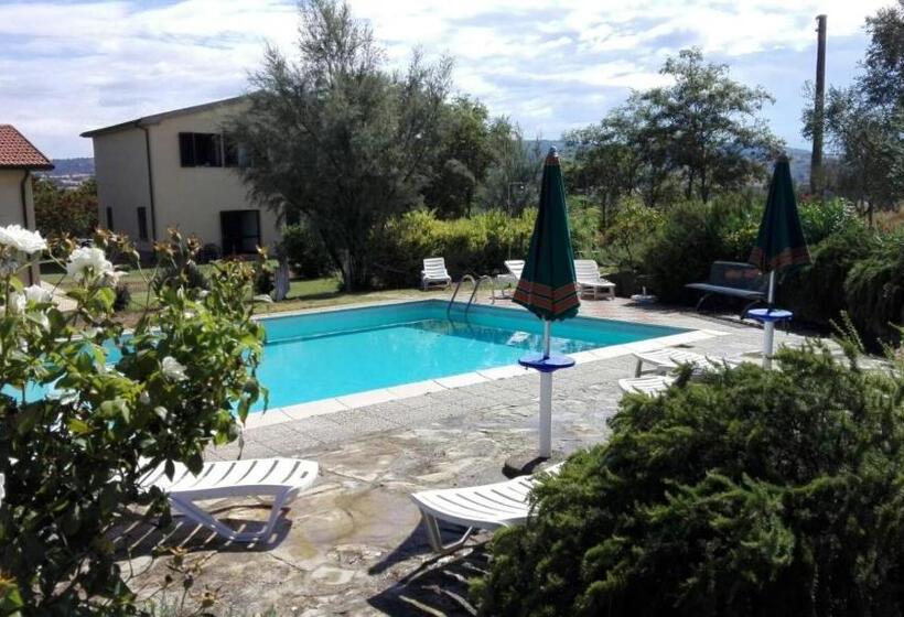 فندق ريفى Agriturismo Tinti