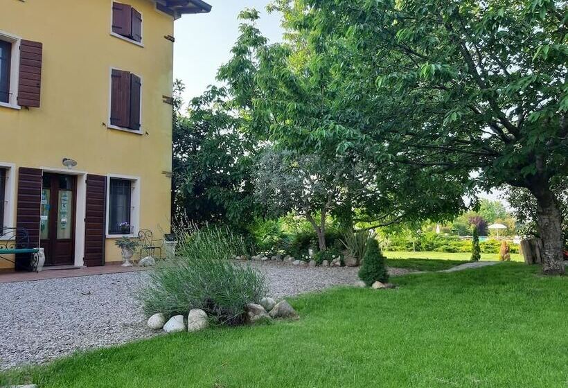 فندق ريفى Agriturismo Trebis