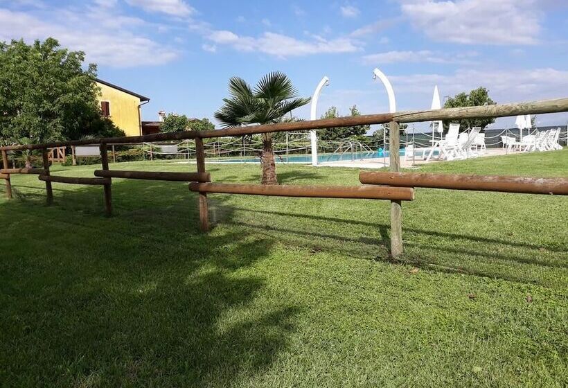 فندق ريفى Agriturismo Trebis