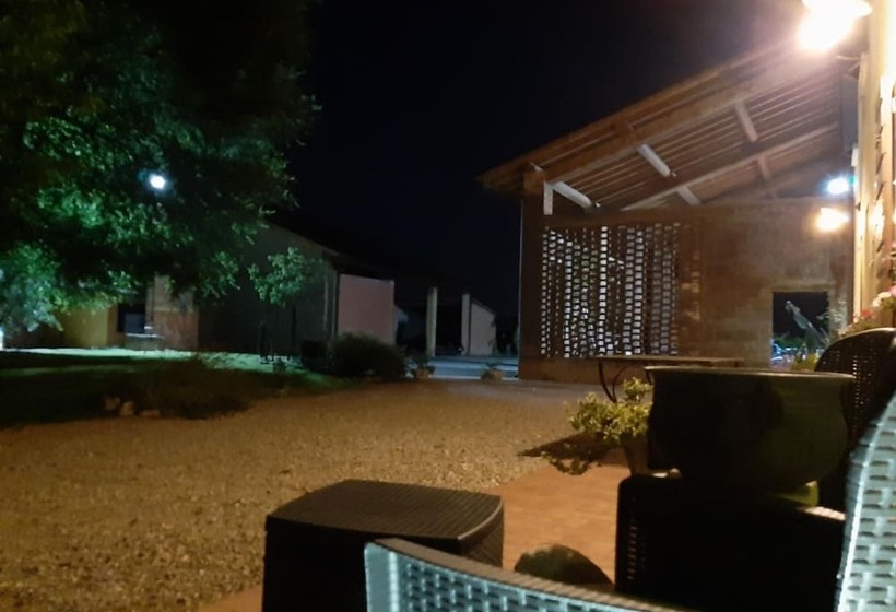 فندق ريفى Agriturismo Trebis