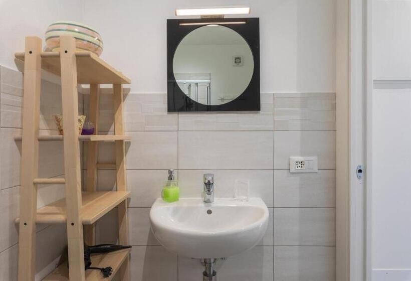 La Sterlizia Di Santa Croce