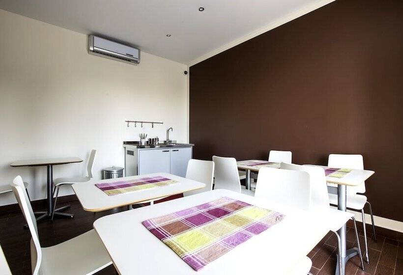 פנסיון Garden Holiday