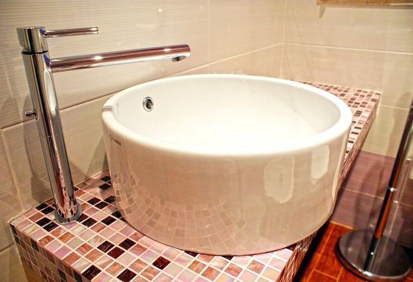 פנסיון Garden Holiday