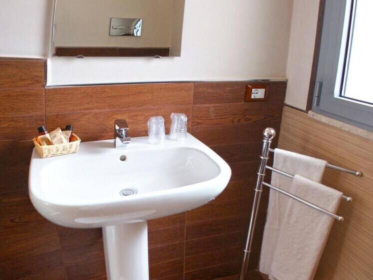 פנסיון Garden Holiday