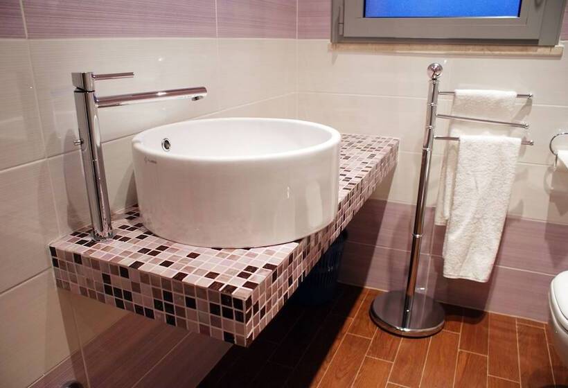 פנסיון Garden Holiday