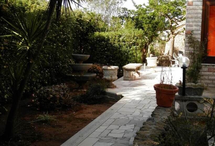 פנסיון Villa Lory