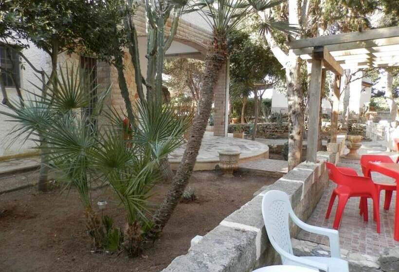 פנסיון Villa Lory