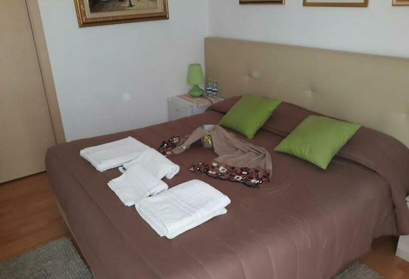 住宿加早餐  Affittacamere Il Cortile