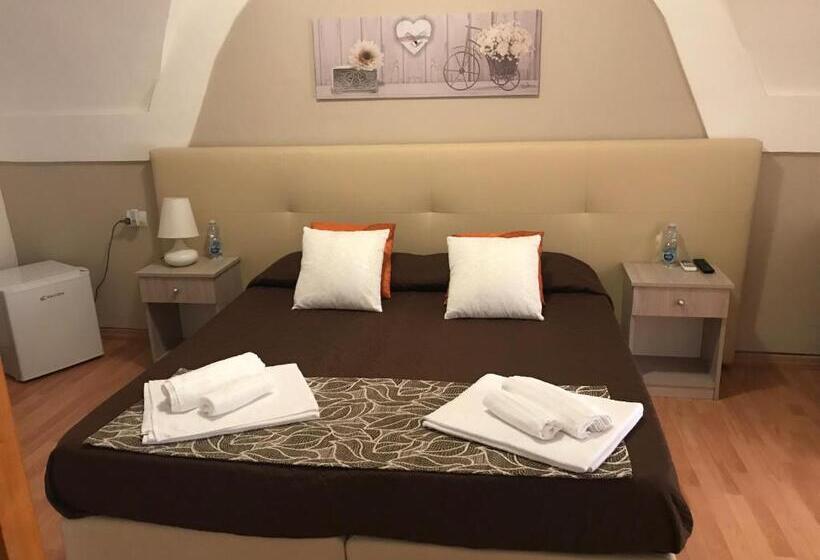 住宿加早餐  Affittacamere Il Cortile