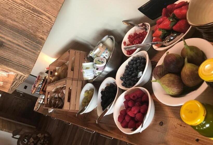 مبيت وإفطار Grizzly Haus & Frosch Restaurant   Teritoria