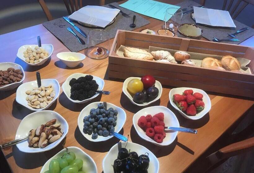 مبيت وإفطار Grizzly Haus & Frosch Restaurant   Teritoria