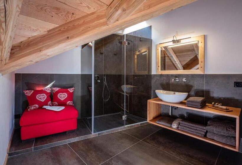 مبيت وإفطار Grizzly Haus & Frosch Restaurant   Teritoria