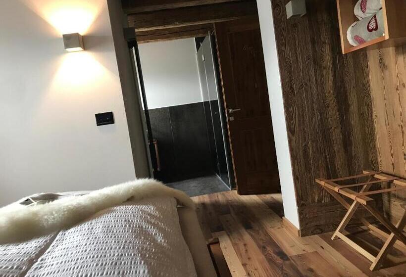 مبيت وإفطار Grizzly Haus & Frosch Restaurant   Teritoria