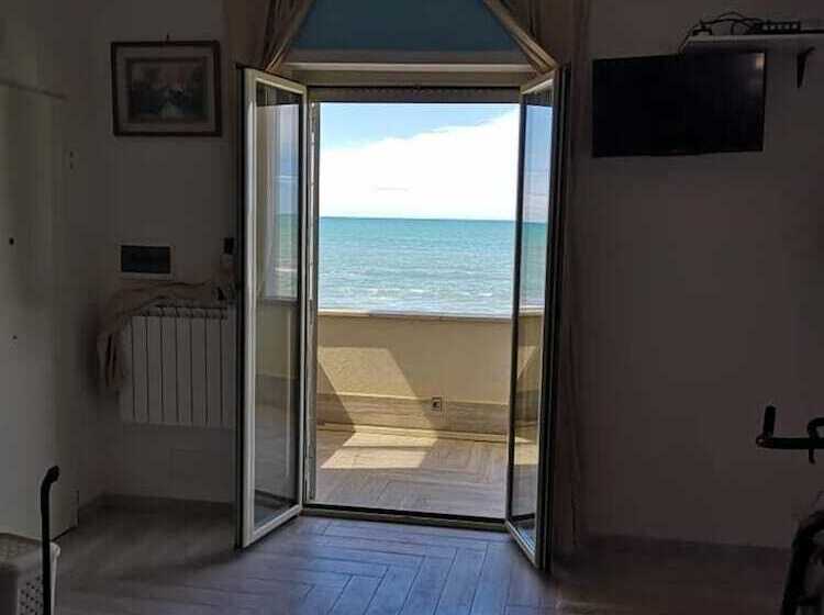 تختخواب و صبحانه La Duna Beach