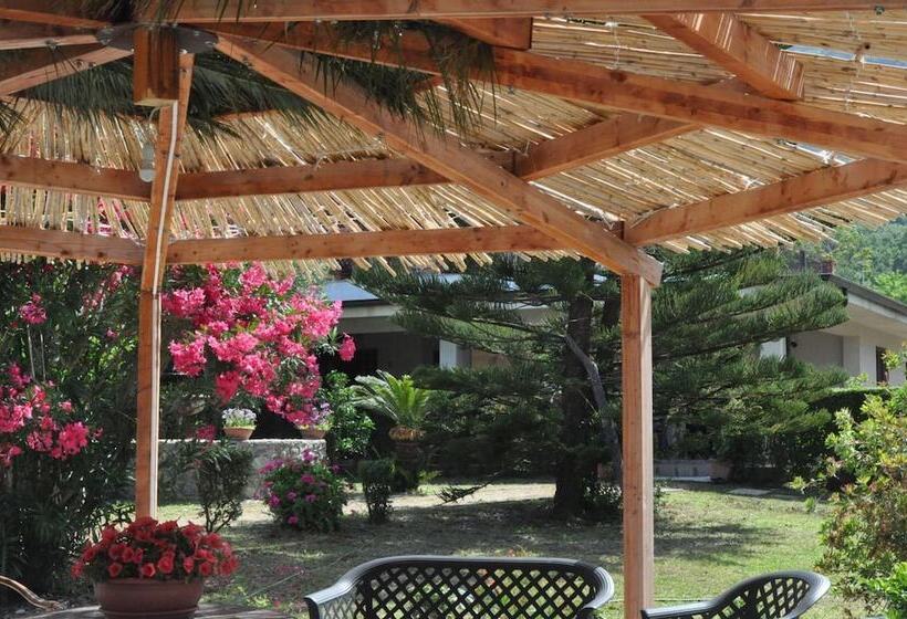 مبيت وإفطار Villa Lidia