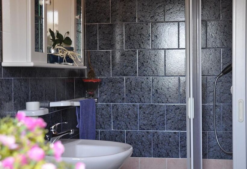 مبيت وإفطار Villa Lidia