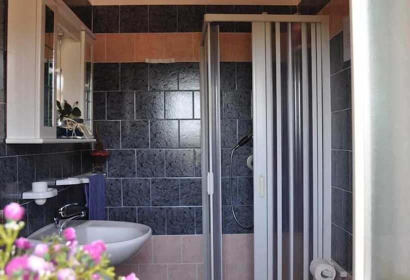 مبيت وإفطار Villa Lidia