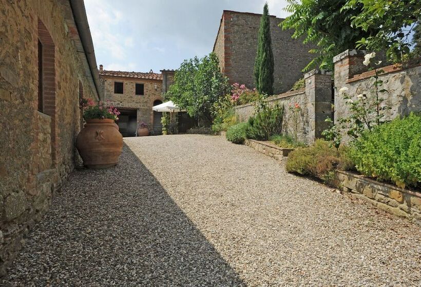 هتل روستایی Borgo Rapale