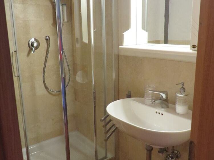 פנסיון Lory S Home