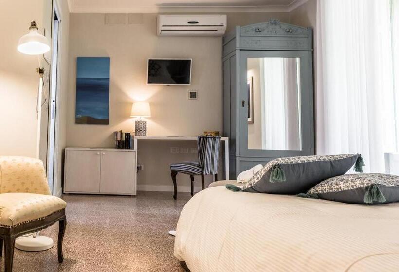 پانسیون Palazzo Taranto Luxury Rooms