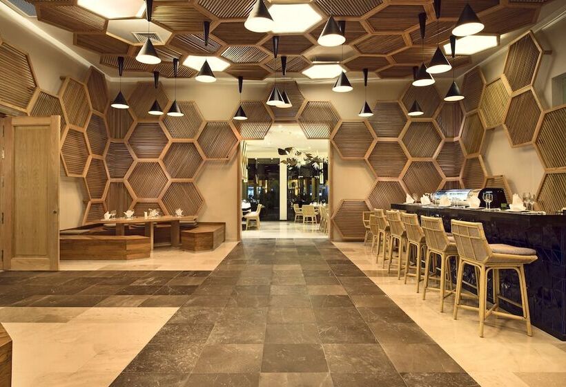 Grand Palladium Colonial Resort & Spa - All Inclusive