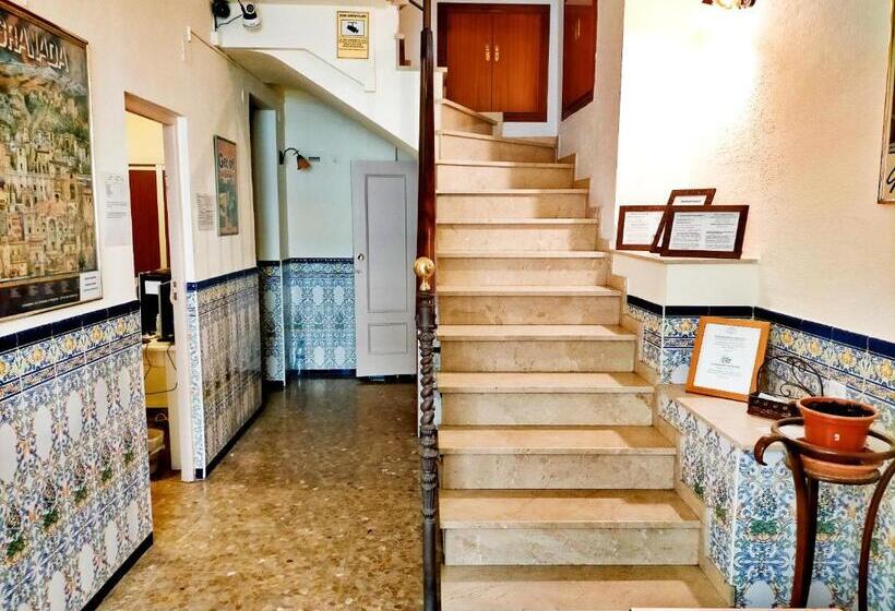 مسافرخانه Ab Pension Granada