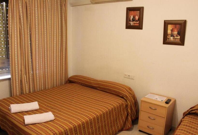 مسافرخانه Ab Pension Granada