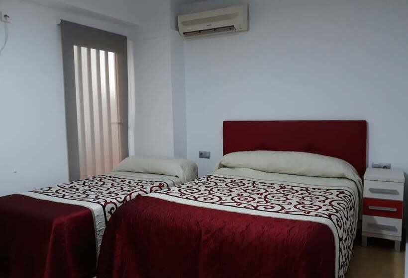 فندق فئة نجمة واحدة Pension Colón