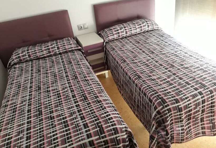 فندق فئة نجمة واحدة Pension Colón