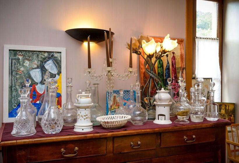 ホテル Logis Hôtels   Hostellerie Des Lauriers   Hôtel Et Restaurant