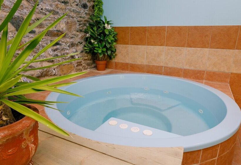 בית מלון כפרי Logis Hôtels   Hostellerie Des Lauriers   Hôtel Et Restaurant