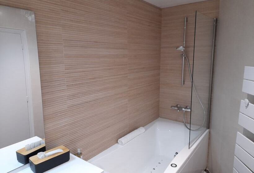 בית מלון כפרי Auberge La Tomette, The Originals Relais