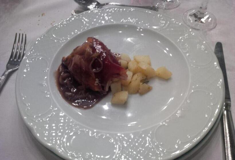 Отель Castello Di Pavone