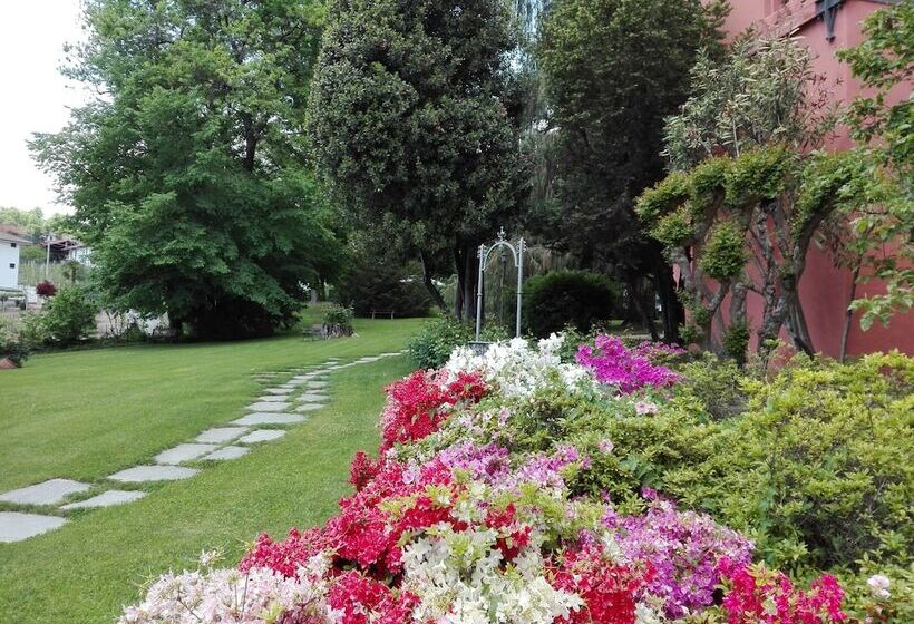 ホテル Castello Rosso