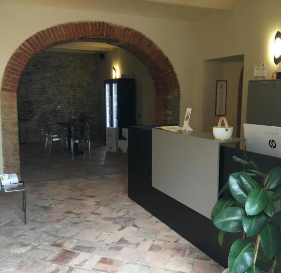 فندق Albergo Castiglione Langhe
