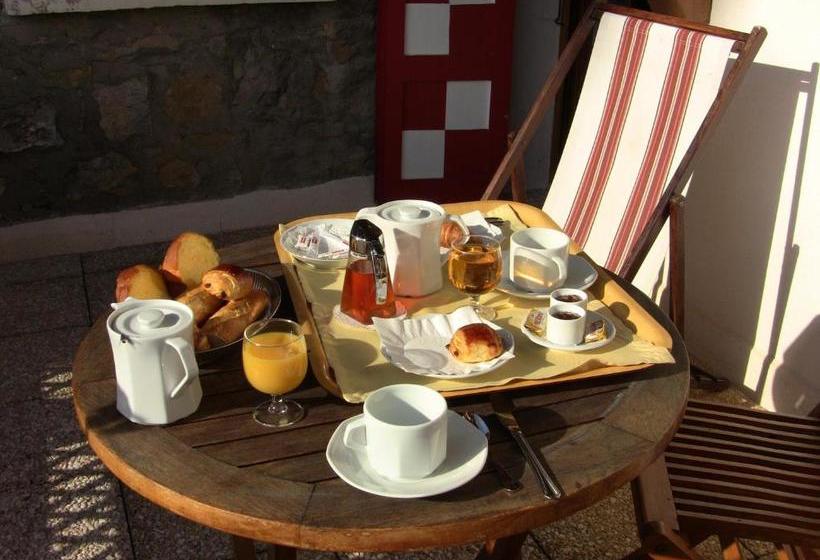 בית מלון כפרי Le Chalet Suisse